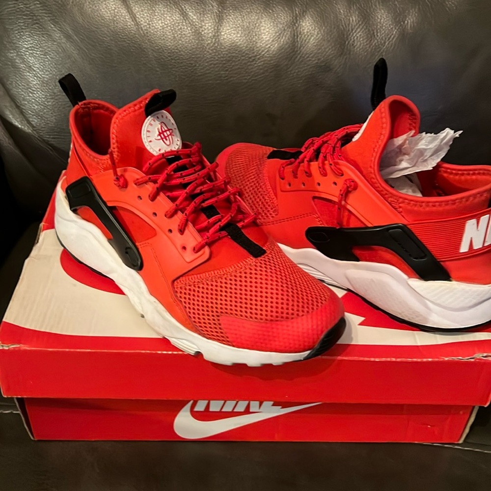 Great used condition Nike Huarache run ultra GS